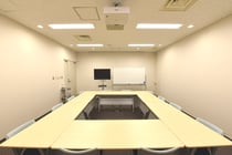 貸し会議室RoomBロの字形式12席