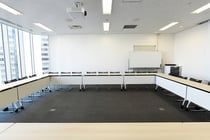 貸し会議室RoomCのロの字形式30席