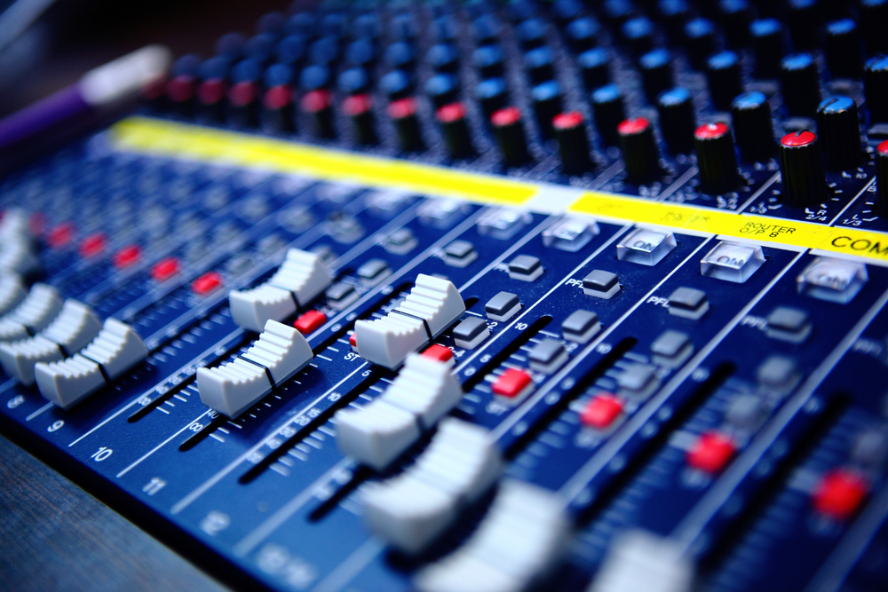 controls of audio mixing console-1